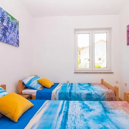 Appartement Ema & Mislav With Terrace Baška