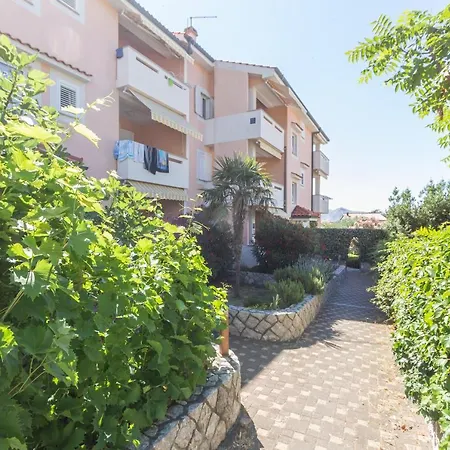 Ema & Mislav With Terrace Apartamento