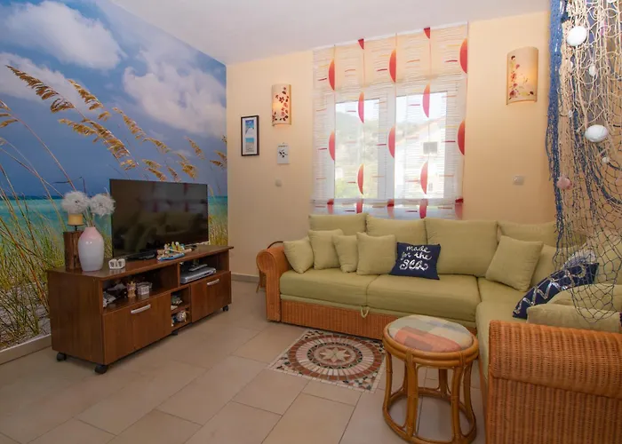 Ema & Mislav With Terrace شقة باشْكا