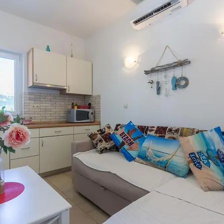 Ema & Mislav With Terrace * Baška