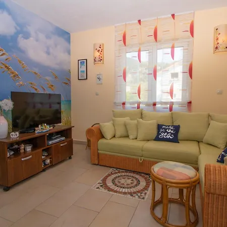 Ema & Mislav With Terrace Lägenhet Baška